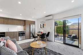 Luxury Style Free Street Parking CBD Location